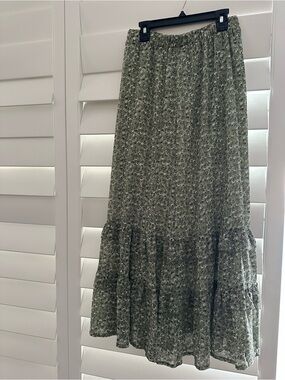 143 Story by Line Up Floral Tiered Maxi Skirt - Sage Green Size L
